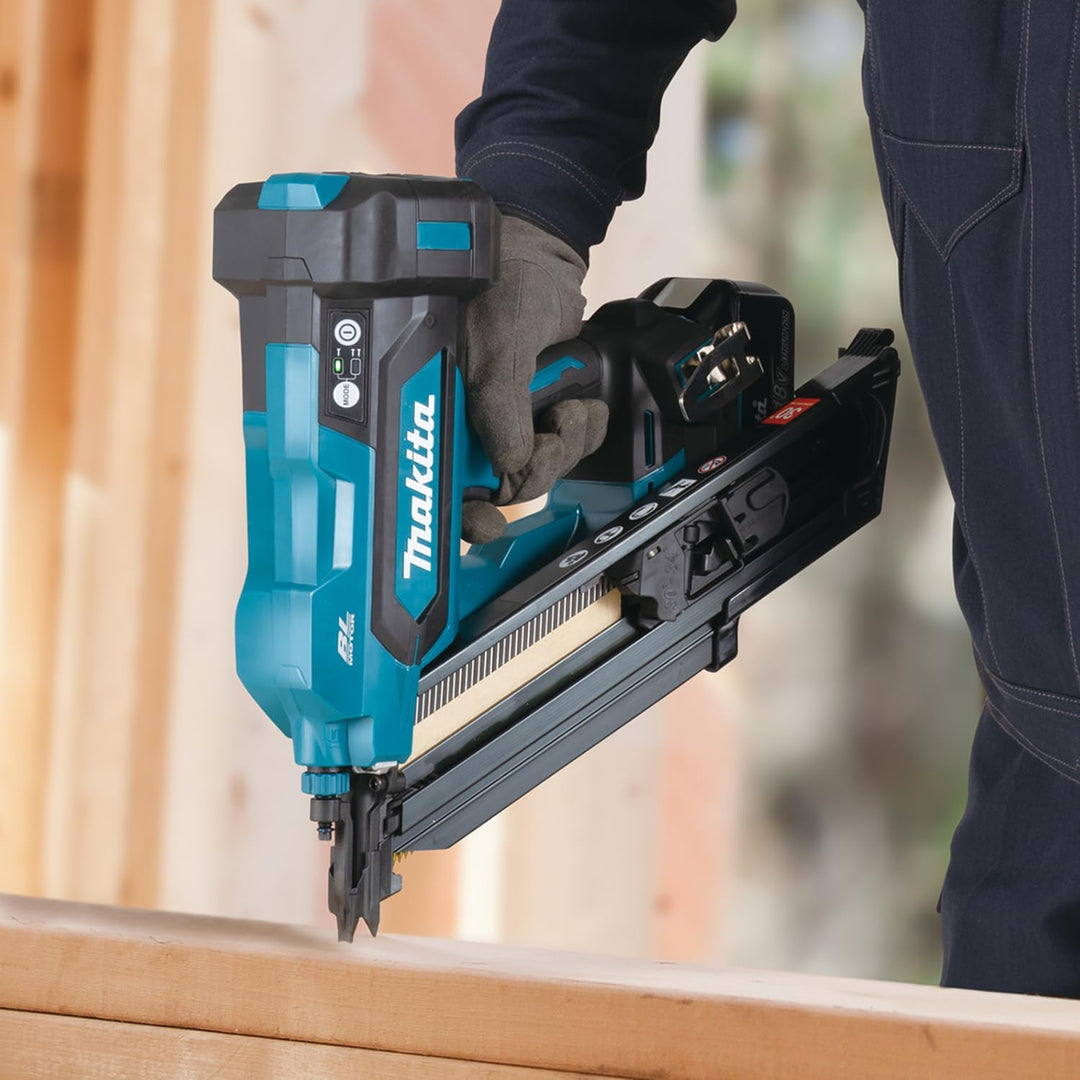 Makita DBN900ZK Akku-Streifennagler 90 mm 18V (ohne Akku, ohne Ladegerät)