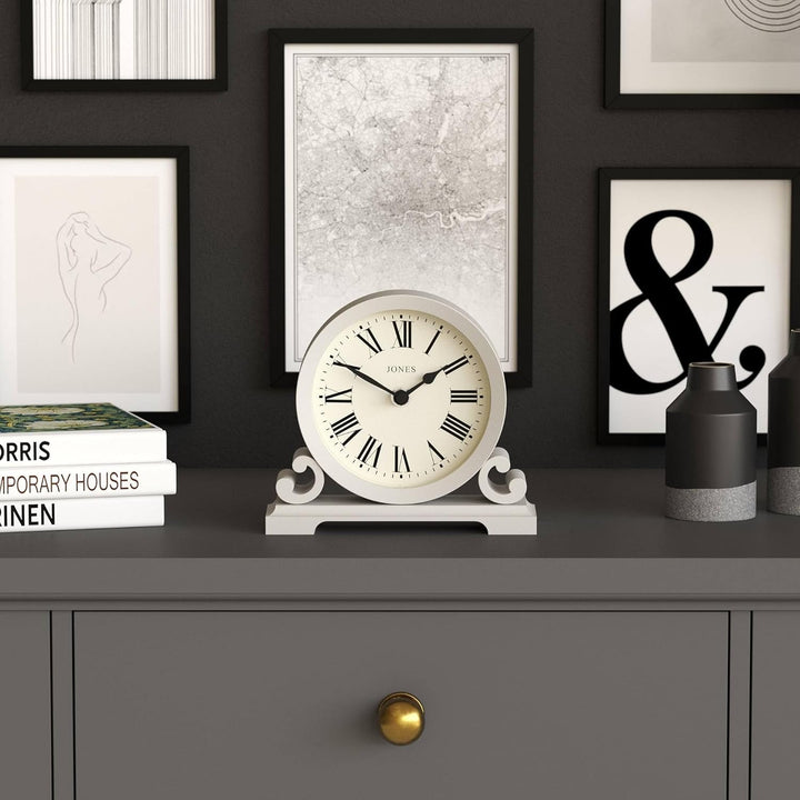 JONES CLOCKS® Saloon Kaminsims Uhr | Klein traditionelles doppelschneckendesign | Grau | Römische zi