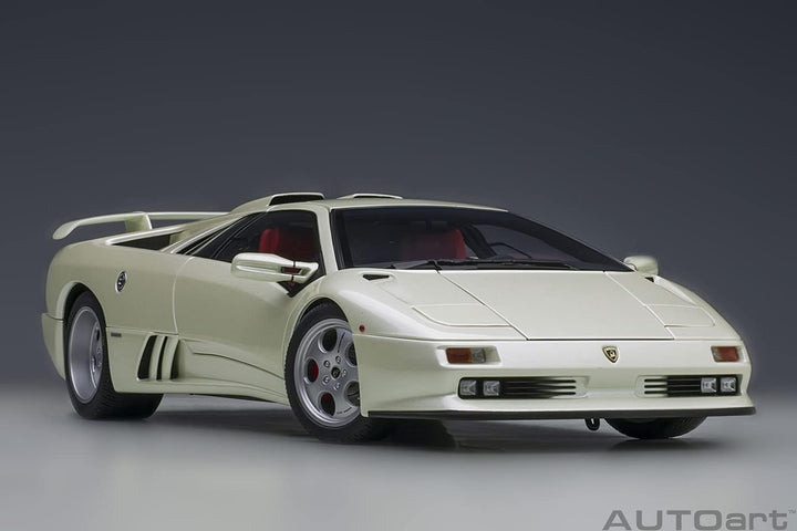 AUTOart Lamborghini Diablo SE30 JOTA weiss metallic Modellauto 1:18