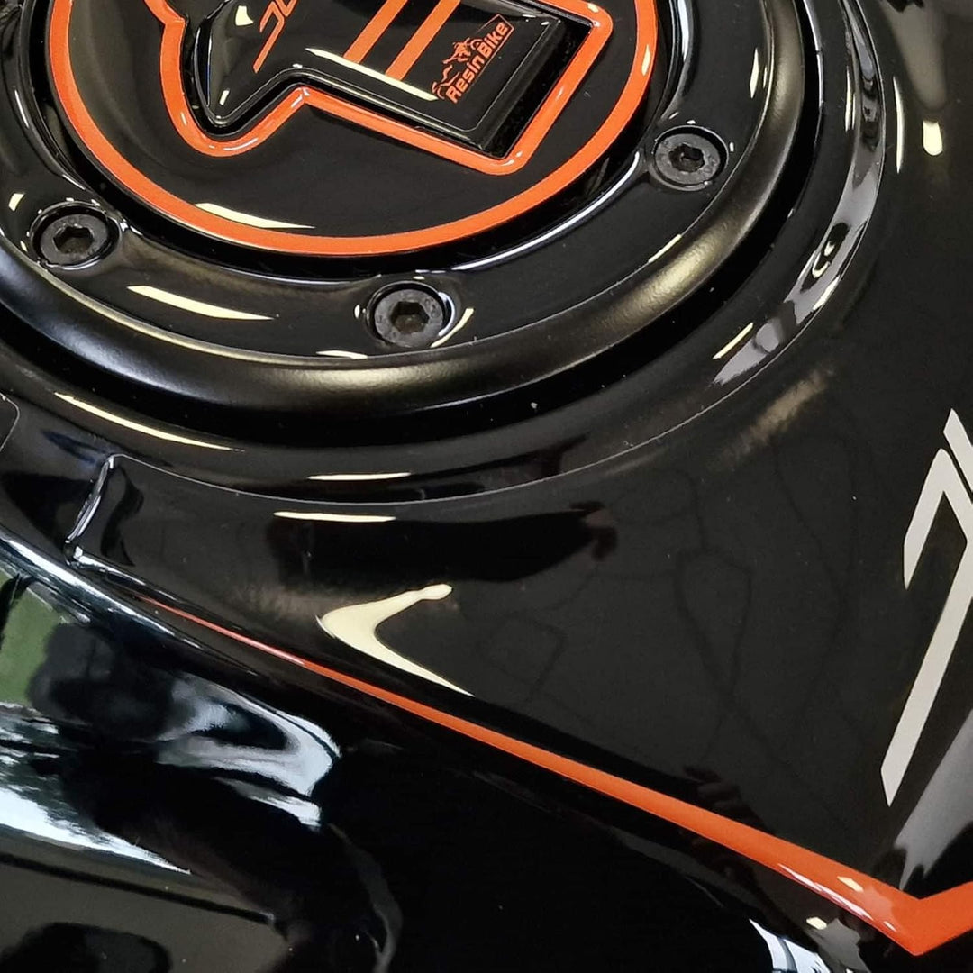 Resin Bike Aufkleber für Motorrad Kompatibel mit KTM 125 Duke 2021-2022 Silber. Tankabdeckung vor St