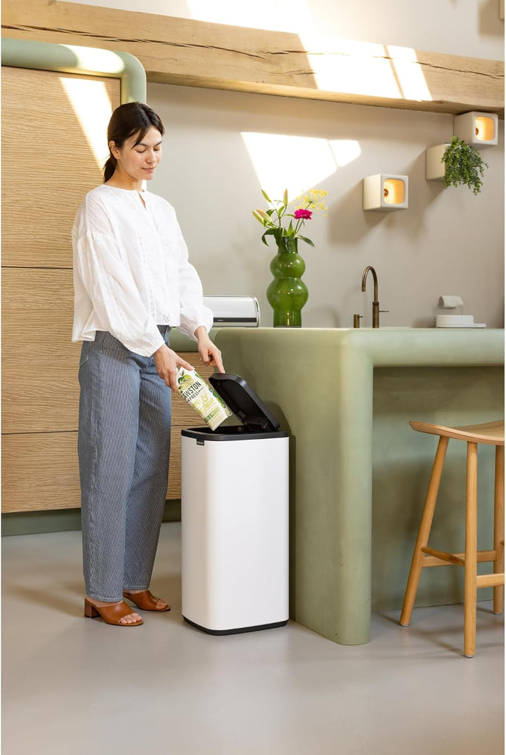 Brabantia Bo Touch Bin Küchenmülleimer 30 L (weissü), platzsparender Abfalleimer mit Soft-Touch-Öñff