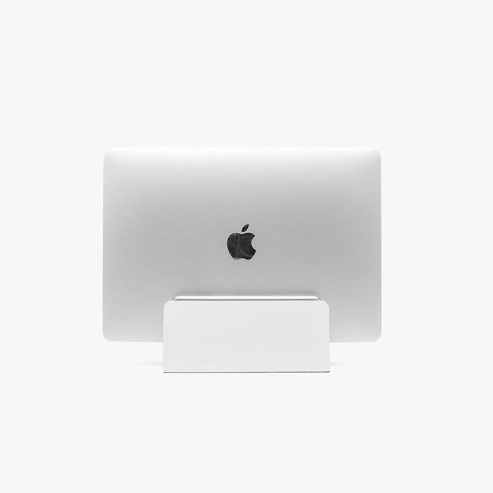 Raico Vertikaler Laptop-Ständer, hochwertige MacBook-Dockingstation aus Walnussholz (matt weiss, Sin