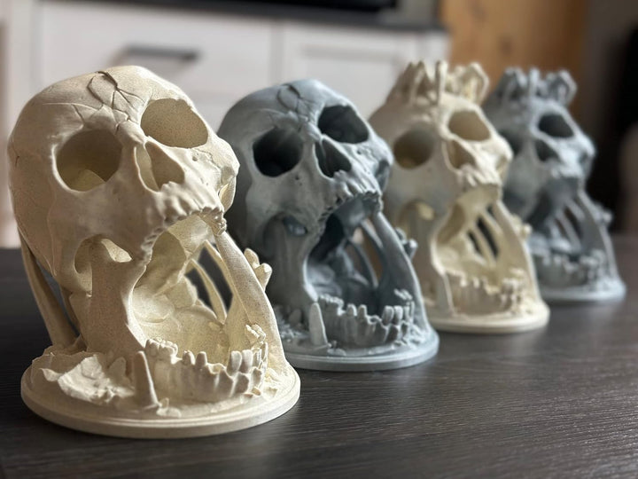 LAYERSMITH® D&amp;D Würfelturm als Totenkopf mit Spinne [Made IN Germany] in Farbe Sandstein aus Biokuns