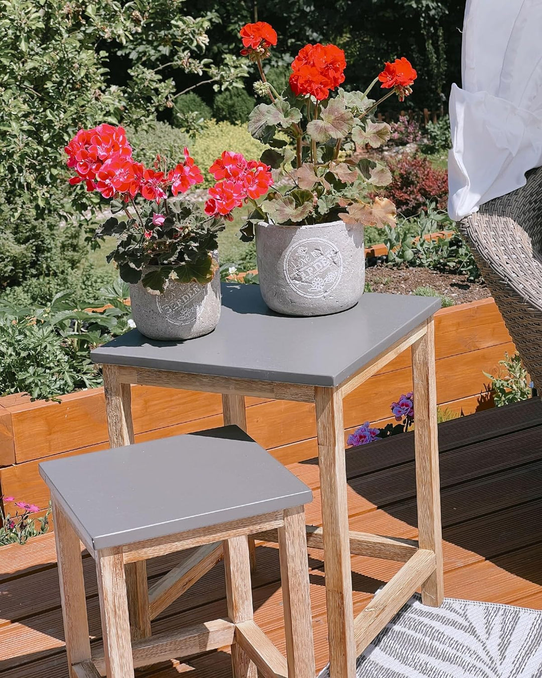 Industrieller Hocker Faserzement Akazienholz grau / heller Holzfarbton Ostuni