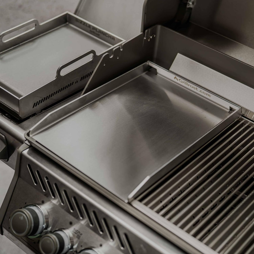 Grillrost.com Das Original Edelstahl Grillplatte | Plancha 45x30cm - passend für Napoleon Rogue (mit