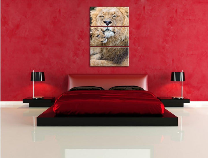 Pixxprint Löwe kuschelt mit Jungtier als Leinwandbild/Grösse: 3 Teilig (120x80) cm/Wandbild/Kunstdru