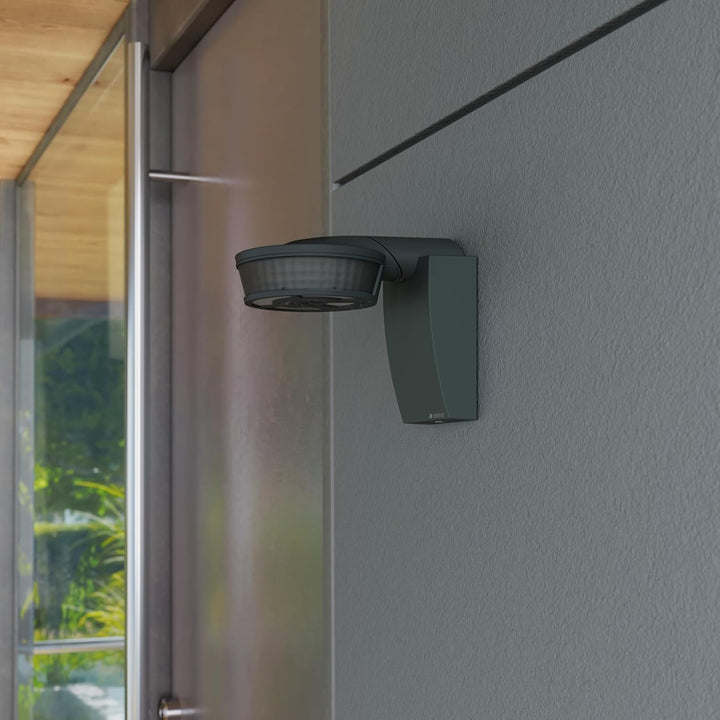 Steinel 29579 Infrarot-Bewegungsmelder sensIQ schwarz, 300°|20 m Sensor, 2500 W, Dauerlicht, Montage