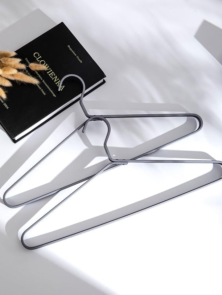 Premium Titangrau Matte Aluminium Kleiderbügel 6-Pack, 45cm Extra Smooth & Durable Metall Hemd Kleid