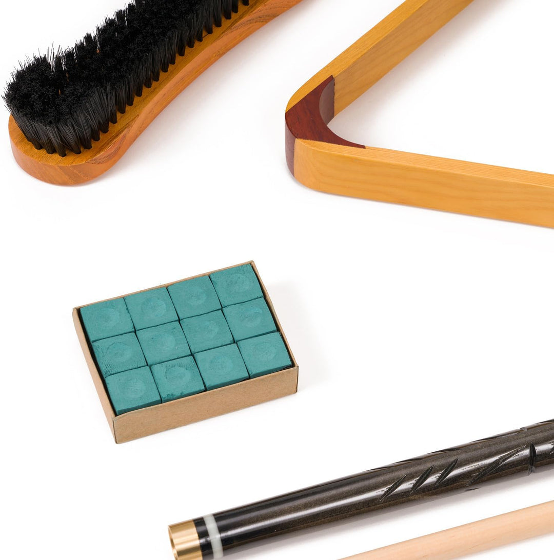 Stradivari Billard Equipment Set | Queue Set mit Kugeln, Dreieck, Kreide, Bürste und 10 Ersatzleder