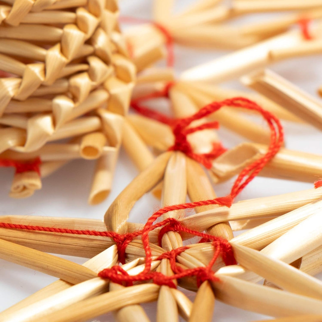 COM-FOUR® 52x Strohsterne im Mix-Set - Christbaum-Schmuck - Stroh-Anhänger für den Weihnachtsbaum -