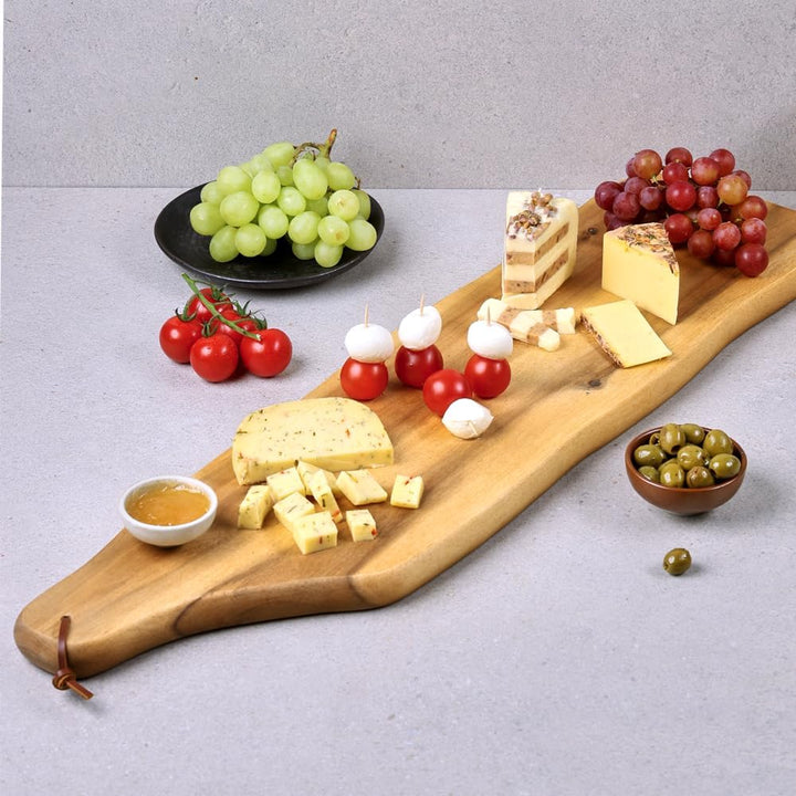 KESPER | Servierbrett Akazienholz XL 71–85 cm mit Lederband | 2819513 | Masse: 71–85 × 17 cm | Holzs