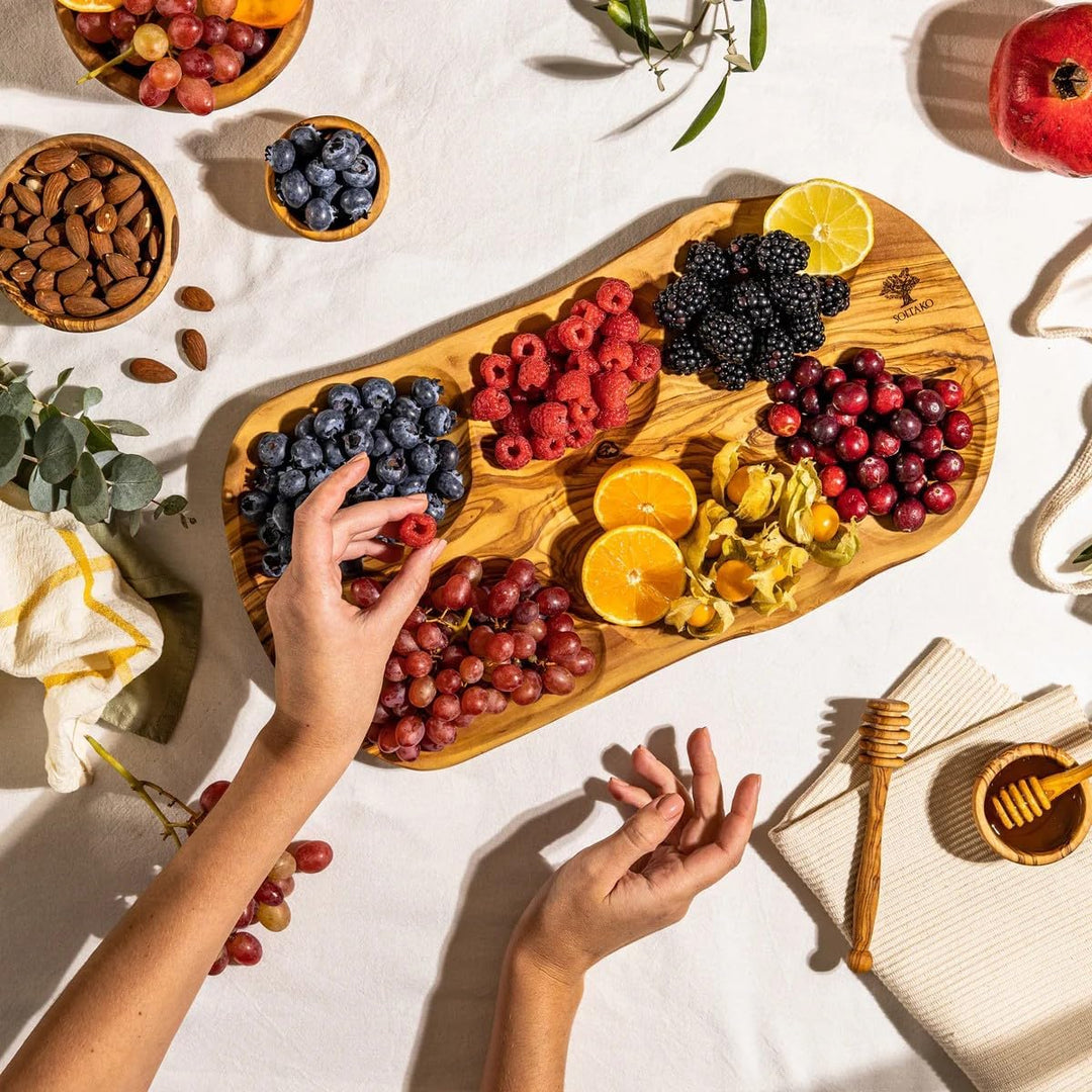 SOLTAKO Olivenholz Geschenksset ideal für Tapas und Brotzeit Bundles Catania 45cm + Hummus Lover 2er