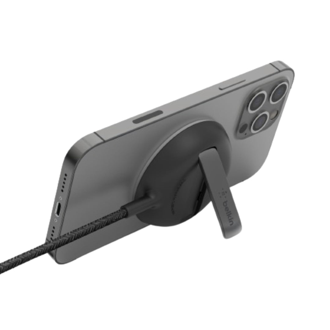 Belkin BoostCharge Pro tragbares kabelloses Ladepad mit MagSafe (schnelles Laden bis zu 15 W, Stände