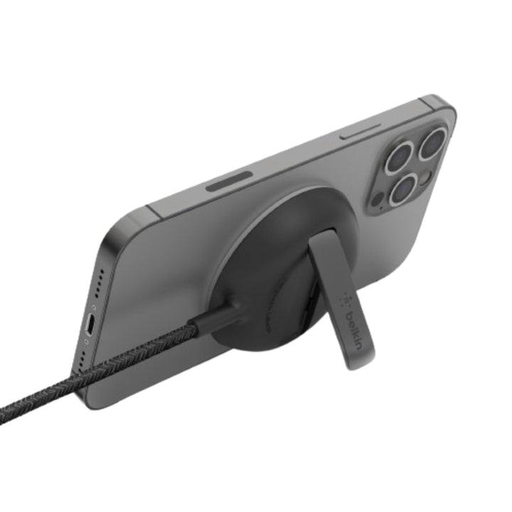 Belkin BoostCharge Pro tragbares kabelloses Ladepad mit MagSafe (schnelles Laden bis zu 15 W, Stände