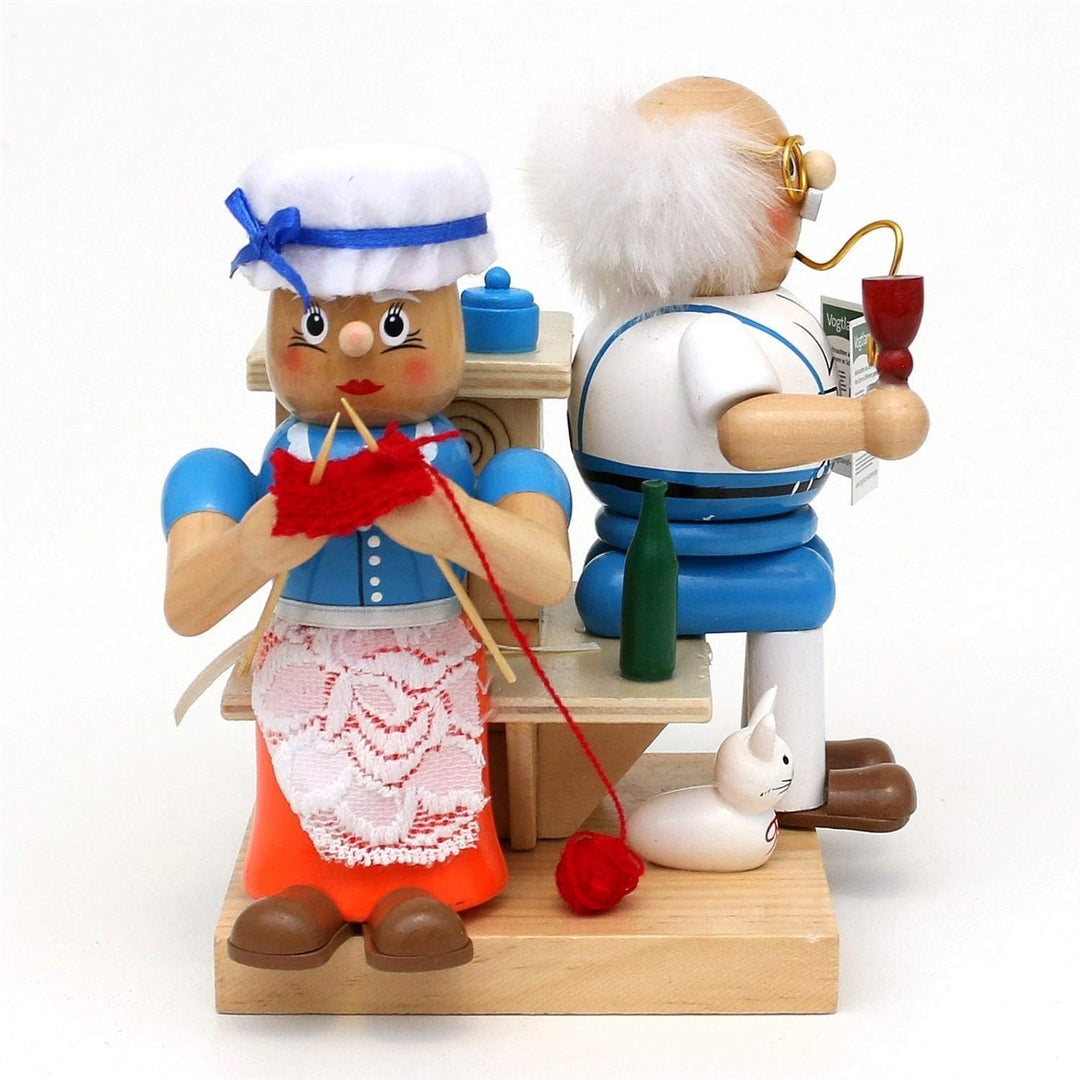 Dekohelden24 Holz Räucherfigur Oma und Opa am Kamin, Masse ca. 13 x 12 x 16 cm., Kamin