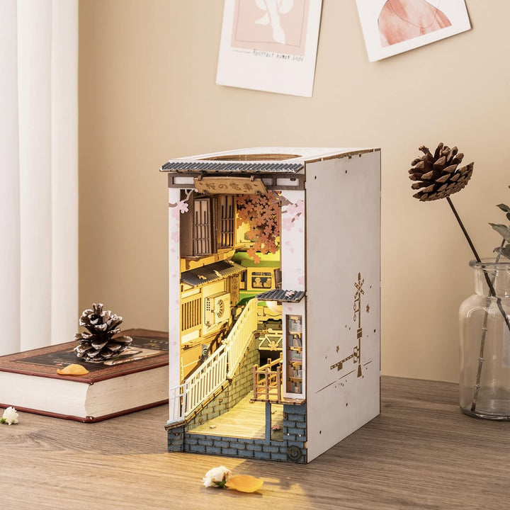 ROBOTIME Book Nook Kits, Sakura Densya Puppenhaus, DIY Miniatur Haus, 3D Wandbehang Puzzle Haus Mode