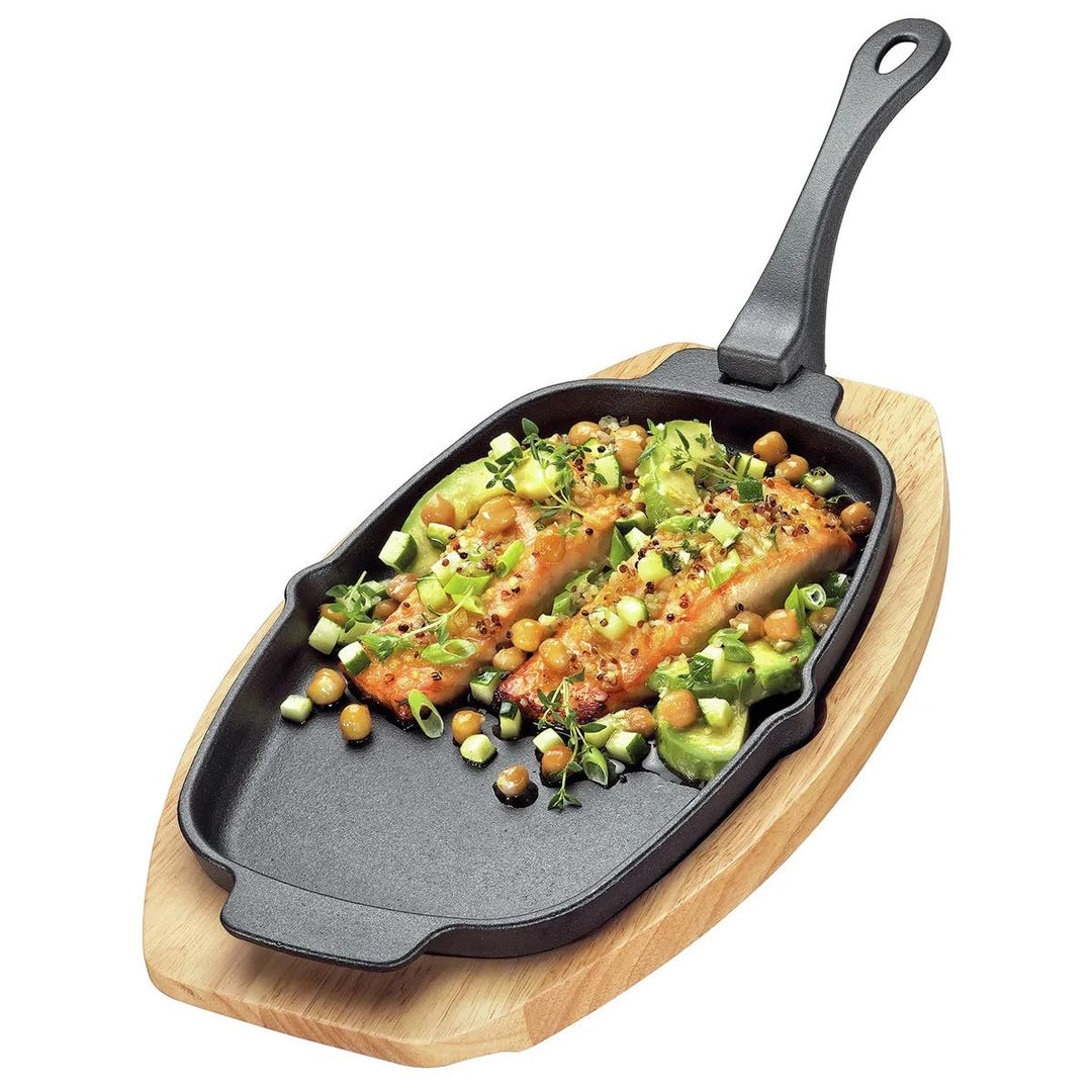 Kuchenprofi BBQ Servierpfanne Gusseisen auf Holzbrett, oval, 30 x 19 x 2,5 cm, mit abnehmbarem Griff