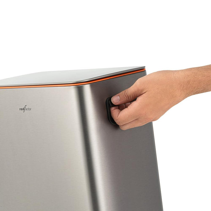 RED FACTOR Schmaler 10L Edelstahl Treteimer für enge Räume – Mülleimer mit Soft-Close-Deckel und her