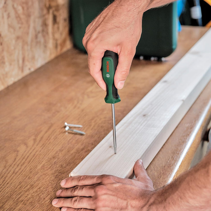 Bosch Universal Werkzeug-Set, 17-teilig (vielseitiger Werkzeugkoffer, bestückt, hochwertig, ergonomi
