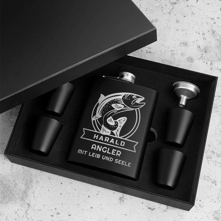 Maverton Flachmann Set 200 ml mit Gravur - Taschenflasche + 4 Schnapsgläsern 20 ml mit Trichter - Br