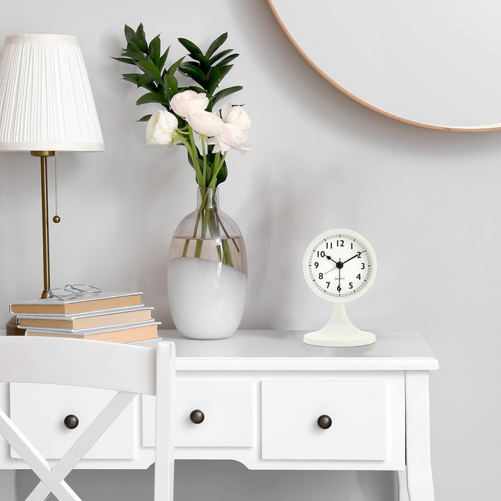 Lafocuse Metall Wecker Weiss Retro Klassisch, Wecker Lautlos Ohne Ticken mit Nachtlicht und Schlumme