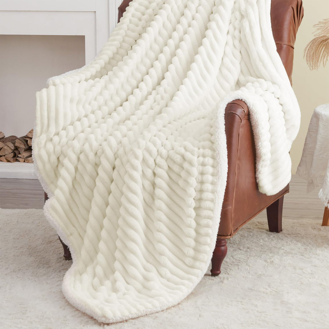BEDELITE Kuscheldecke Flauschig Decke Klein - Dicke Sherpa Decken Cremeweiss 125x150 für Sofa, warme