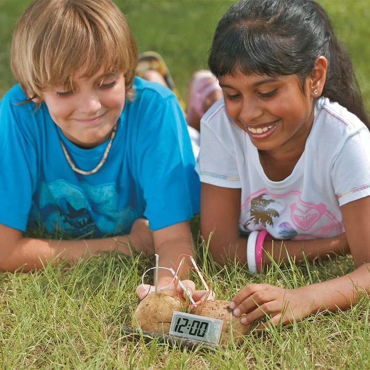 4M 68629 HCM Kinzel Lernspielzeug, Eine Digitale Uhr bezieht ihre Energie nur aus Kar