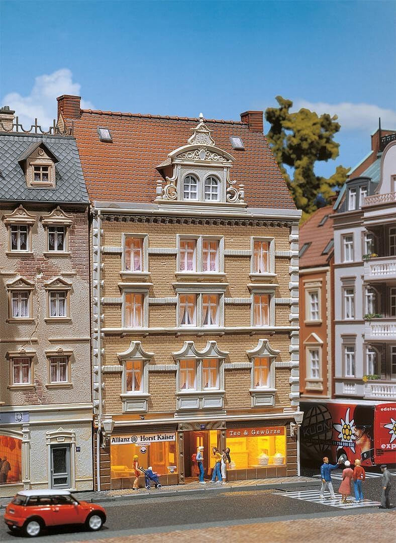 FALLER 130448 - Stadthaus „Allianz“ + „Tee & Gewürze“, 27.5 x 5.4 x 39 cm