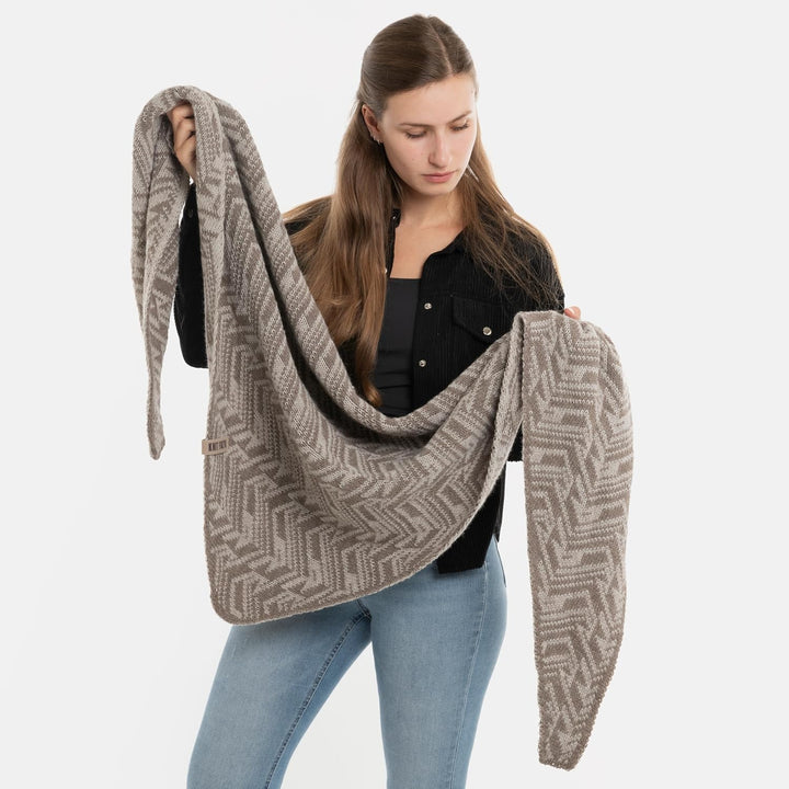 KNIT FACTORY - Dreiecksschal Josh - Damen Strickschal mit Wolle - Umschlagtuch für den Herbst und Wi