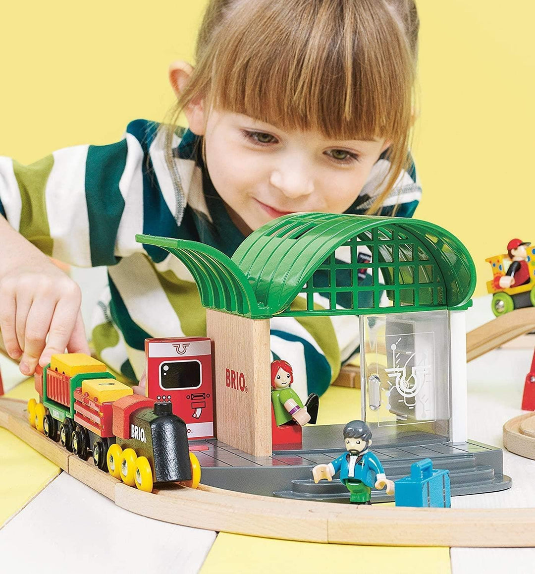BRIO 33745 - Bahnhof mit Sound, Transport Verkehr