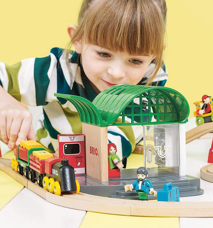 BRIO 33745 - Bahnhof mit Sound, Transport Verkehr