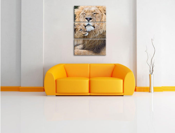Pixxprint Löwe kuschelt mit Jungtier als Leinwandbild/Grösse: 3 Teilig (120x80) cm/Wandbild/Kunstdru