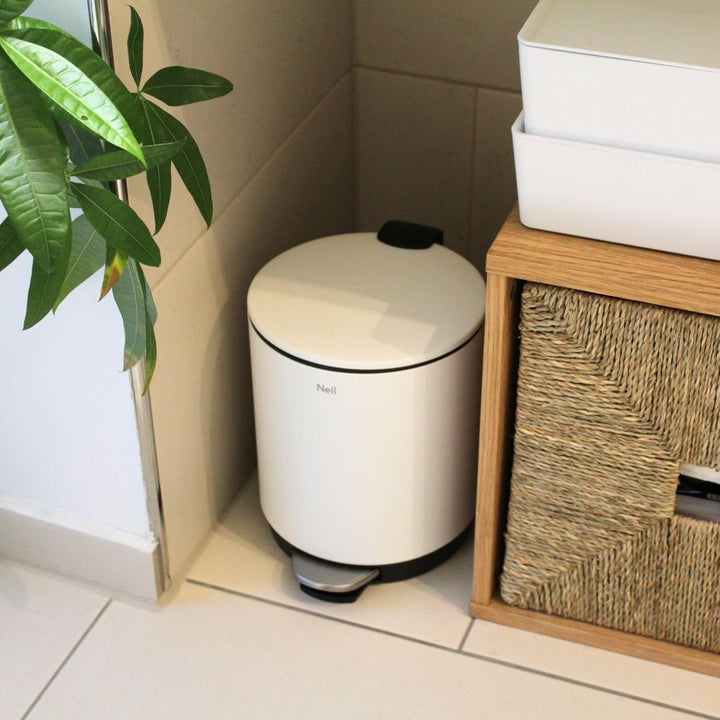 Nell Softclose Kosmetikeimer 5 L – Badmülleimer & Treteimer mit Metallpedal, leisem Deckel & herausn