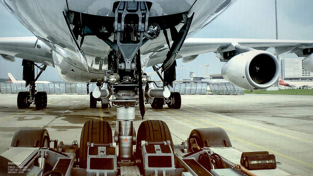 PilotsEYE.tv | SHANGHAI | Cockpitmitflug A340 | SWISS | "Engine Overheat" | Bonus: Full shut down se