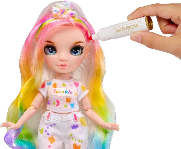 Rainbow High Color & Create DIY Modepuppe - Blaue Augen, glattes Haar, extra Top & Schuhe, abwaschba