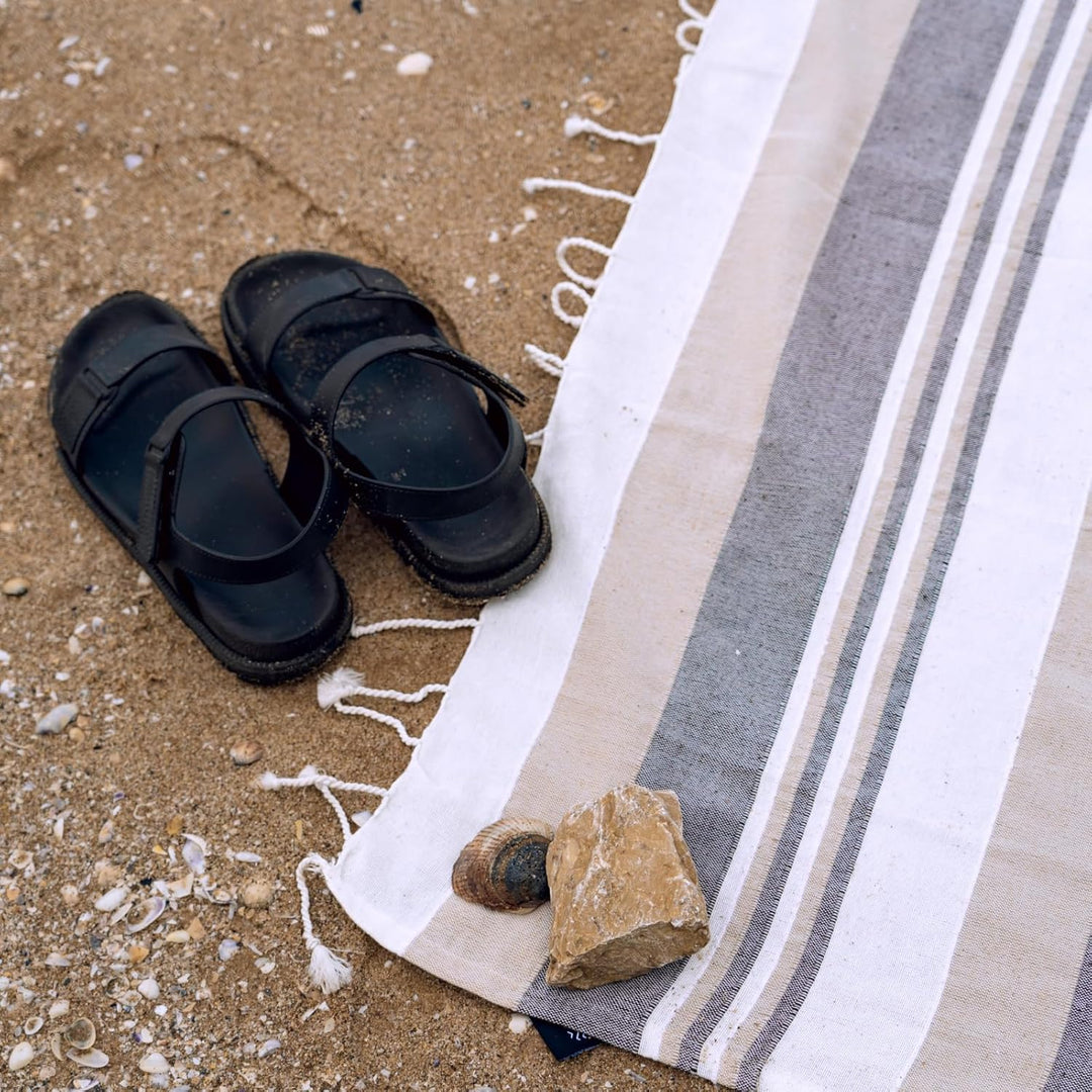 MOMOMUS Picknickdecke XXL für den Strand - Faltbar, Gross und Kompakt - Stranddecke, Sandfreie Stran
