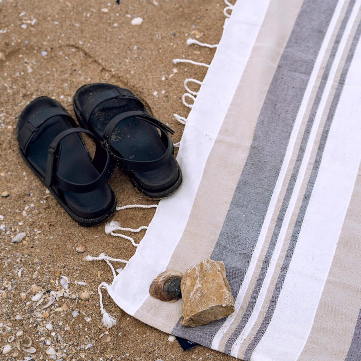 MOMOMUS Picknickdecke XXL für den Strand - Faltbar, Gross und Kompakt - Stranddecke, Sandfreie Stran