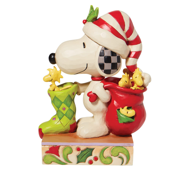 Enesco Peanuts von Jim Shore Snoopy mit Woodstocks und Einer Strumpffigur, 17,8 cm, Mehrfarbig 7 Inc