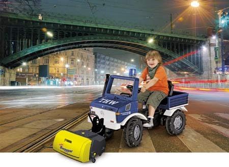 Rolly Toys rollyTrac Sweeper Anbaukehrmaschine (für RollyToys Fahrzeuge mit Frontanhängekupplung, Au