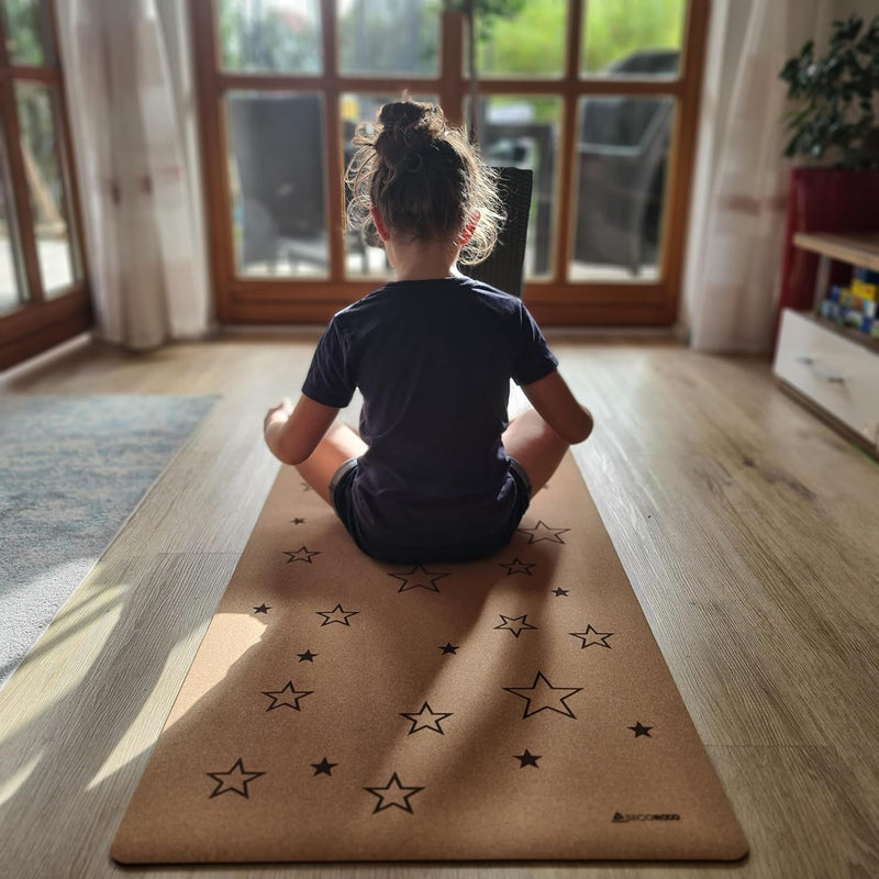 Yogamatte für Kinder aus Kork & Kautschuk mit Sterne, Grösse 122x61cm, schadstofffrei, rutschfest, v