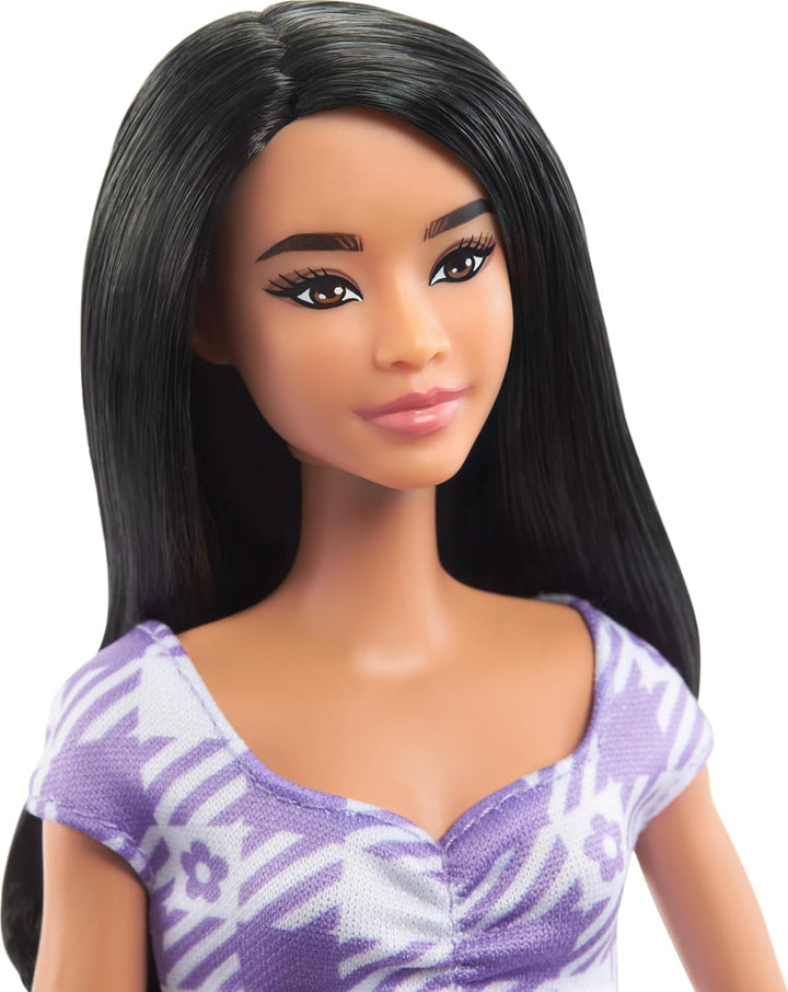 Barbie HPF75 Puppe, Kinderspielzeug, Fashionistas, gewellte Schwarze Haare und grosser Körperbau, Cu