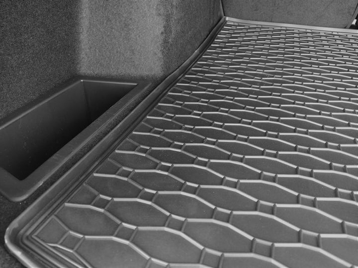 Passgenaue Kofferraumwanne und Gummifussmatten geeignet für BMW X1 F48 ab 2016 + Gurtschoner