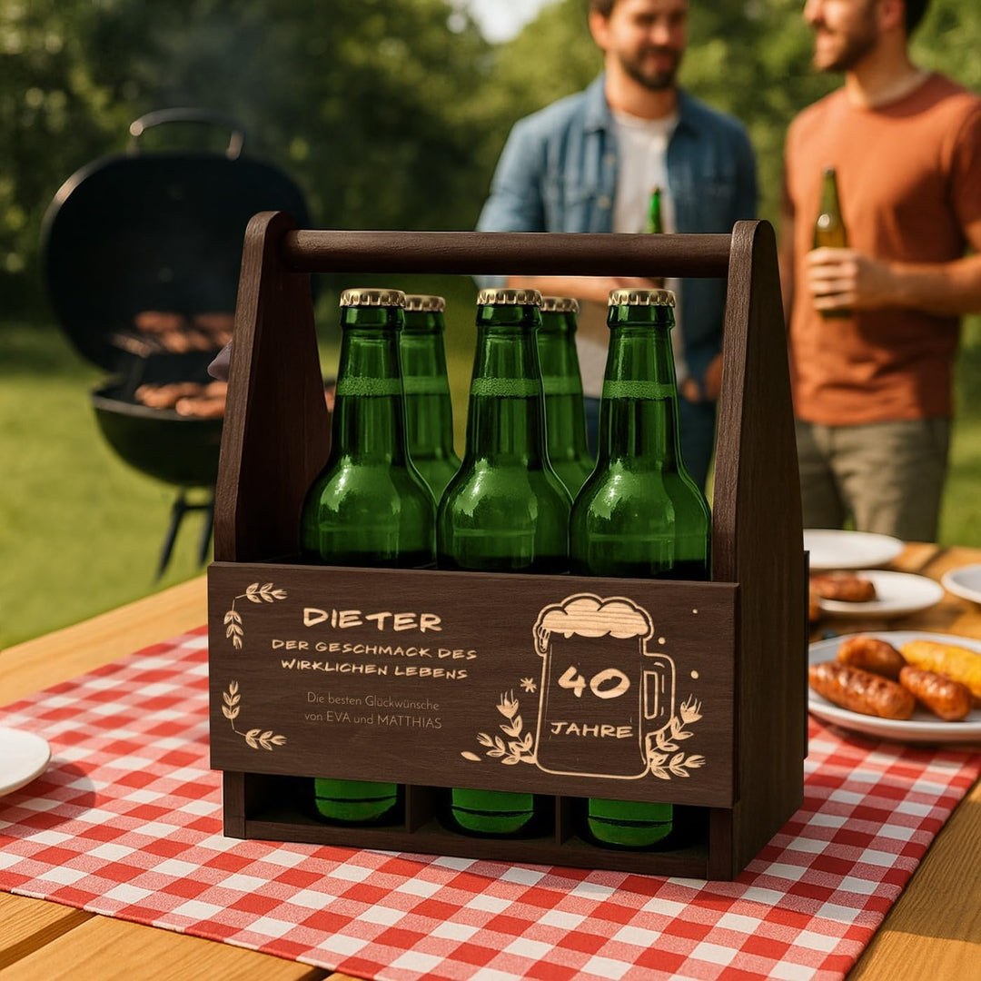 Maverton Bierträger für 6 Flaschen 0,5L + Gravur - Männerhandtasche mit Flaschenöffner - Grösse: 25x