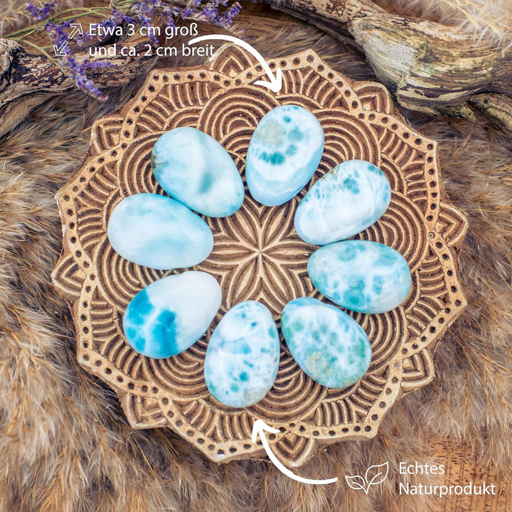 Lebensquelle Plus Larimar Tropfenanhänger | Gebohrter Trommelstein Anhänger mit Baumwollband | Hochw