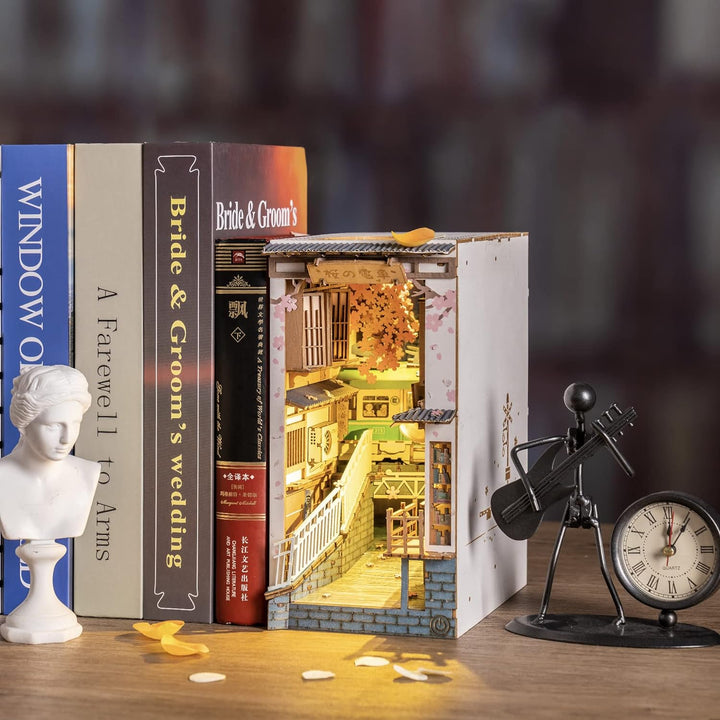 ROBOTIME Book Nook Kits, Sakura Densya Puppenhaus, DIY Miniatur Haus, 3D Wandbehang Puzzle Haus Mode
