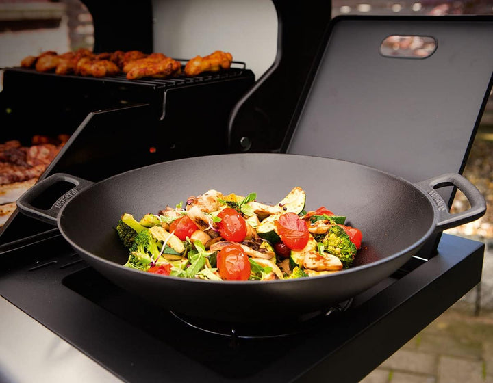 LANDMANN Grillwok | Hochwertiger Wok aus emailliertem Gusseisen (Ø 36 cm) | Optimale Hitzeverteilung