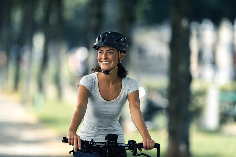 ABUS Stadthelm Urban-I 3.0 - Fahrradhelm mit Rücklicht, Schirm und Magnetverschluss - für Damen und