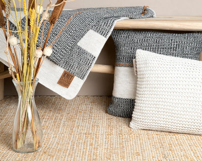 Knit Factory - Roxx Dekokissen - Sofakissen - Kissenhülle mit Kissenfüllung - Kissen 50x50 - Beige/S