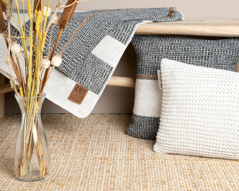 Knit Factory - Roxx Dekokissen - Sofakissen - Kissenhülle mit Kissenfüllung - Kissen 50x50 - Beige/S