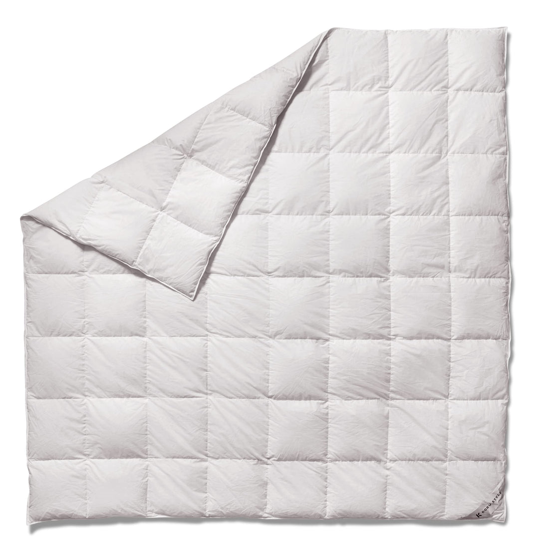 Koru Style Royal Daunen Bettdecke 200x200 cm – 90% Gänsedaunen / 10% Federn – Ganzjahresdecke – Luxu